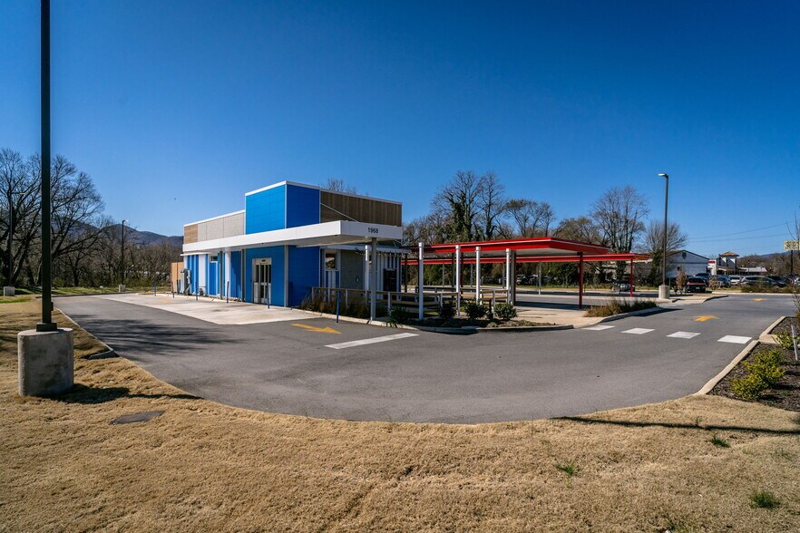 More Photos Of 1968 W Main St, Salem Fast Food For Lease