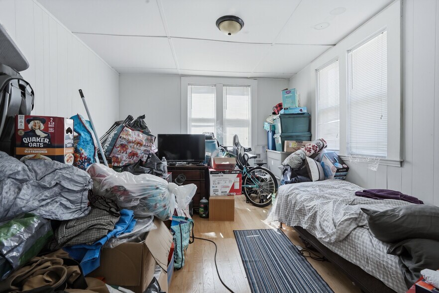 More Photos Of 632 Fall River Ave, Seekonk Apartments For Sale