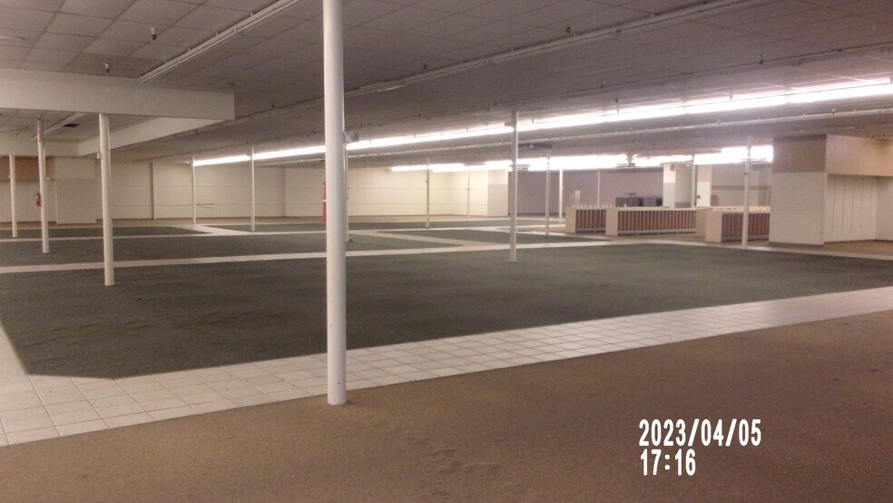 More Photos Of 1656 Martin Luther King Blvd N, Greenville Department Store For Sale