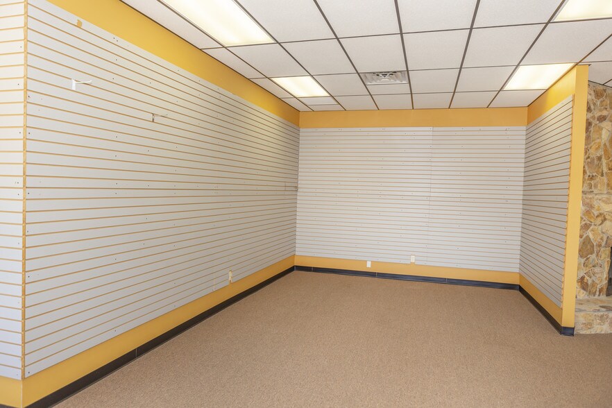 More Photos Of 2211 E Norvell Bryant Hwy, Hernando Freestanding For Sale