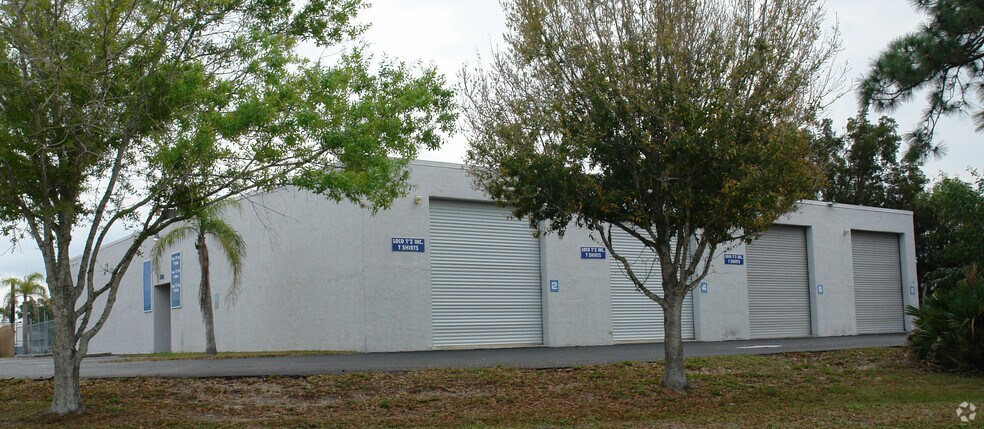 More Photos Of 5576 Doug Taylor Cir, Saint James City Warehouse For Lease