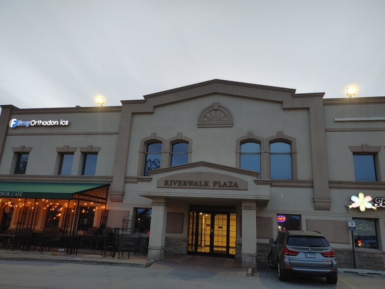 More Photos Of 175 W Jackson Ave, Naperville Storefront Retail Office For Sale