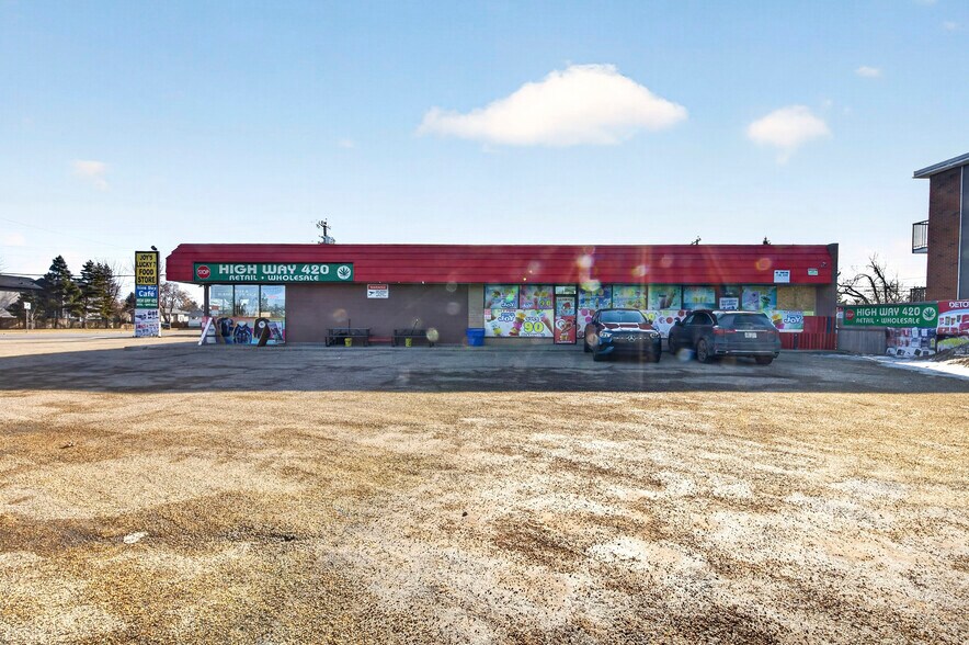 More Photos Of 10639 156th St NW, Edmonton Storefront For Sale