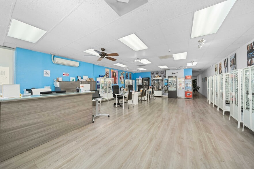 More Photos Of 516 W Lancaster Blvd, Lancaster Freestanding For Lease