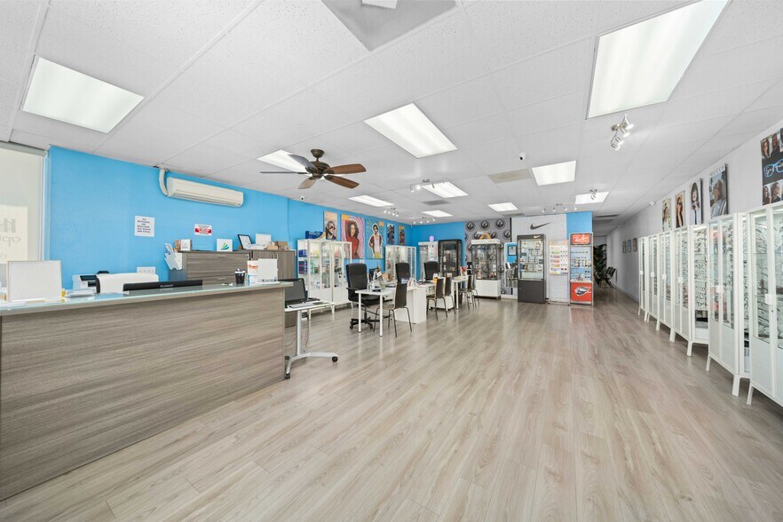 More Photos Of 516 W Lancaster Blvd, Lancaster Freestanding For Lease