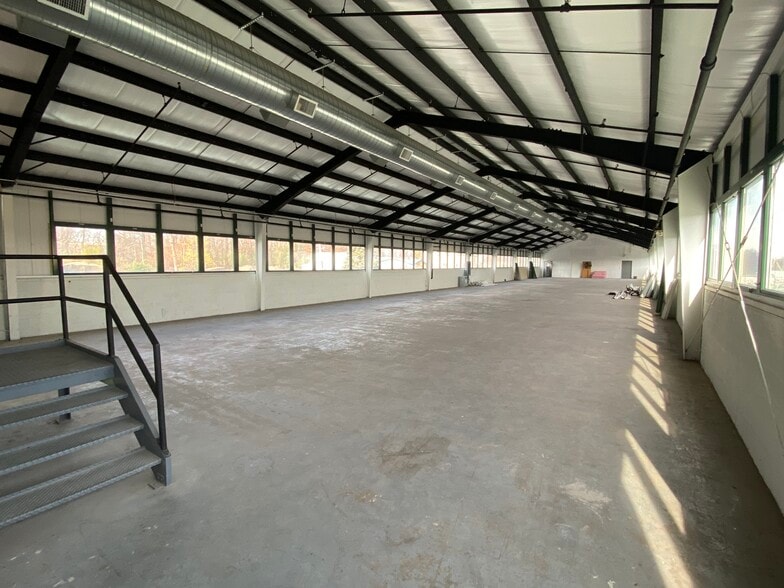 More Photos Of 345 Wilson Ave, Norwalk Warehouse For Lease