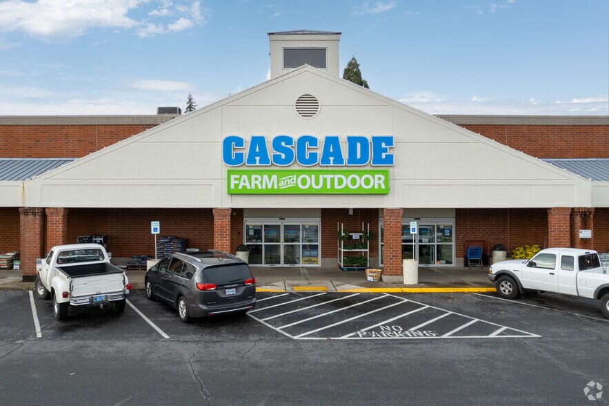 More Photos Of 5013-5025 River Rd N, Salem Unknown For Lease