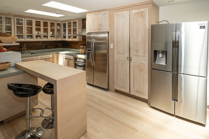 More Photos Of 335 S Van Ness Ave, San Francisco Flex For Lease