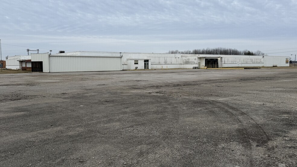 More Photos Of 624 B Ave E, Seymour Warehouse For Lease
