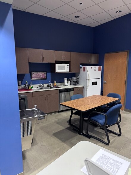 More Photos Of 1646 Westgate Cir, Brentwood Medical For Sale