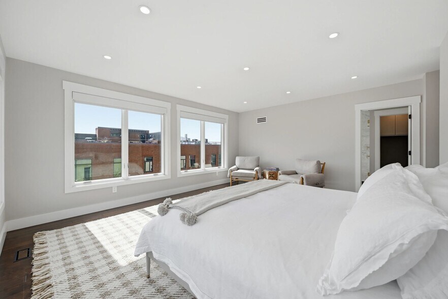 More Photos Of 443 Walnut St, Sewickley Flex For Sale