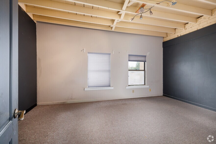 More Photos Of 1031-1035 S Big Bend Blvd, Saint Louis General Retail For Sale