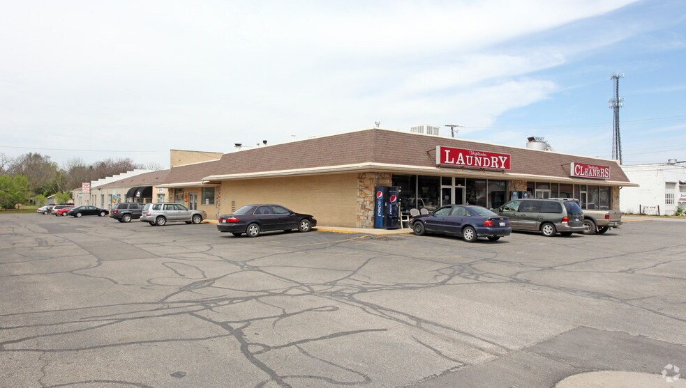 More Photos Of 231-225 S 21st St, Newark Unknown For Lease