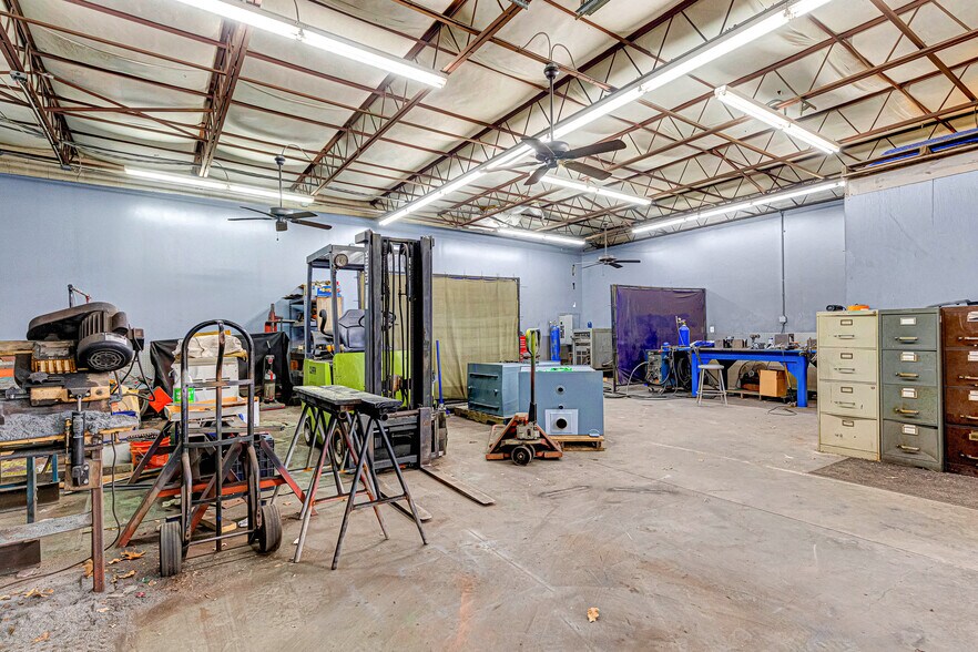 More Photos Of 10 W Williamsburg Rd, Sandston Office For Sale