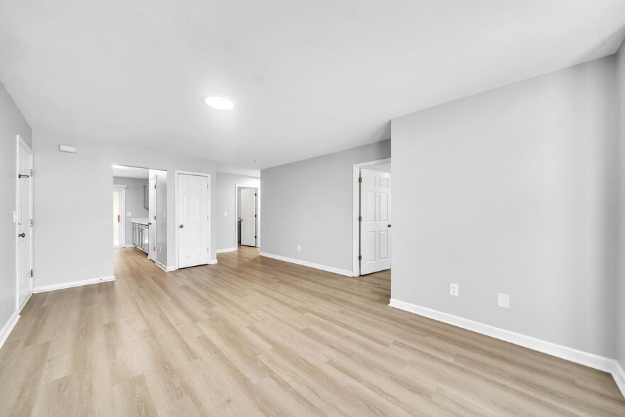 More Photos Of 300 Stonehaven Cir, Cartersville Apartments For Sale