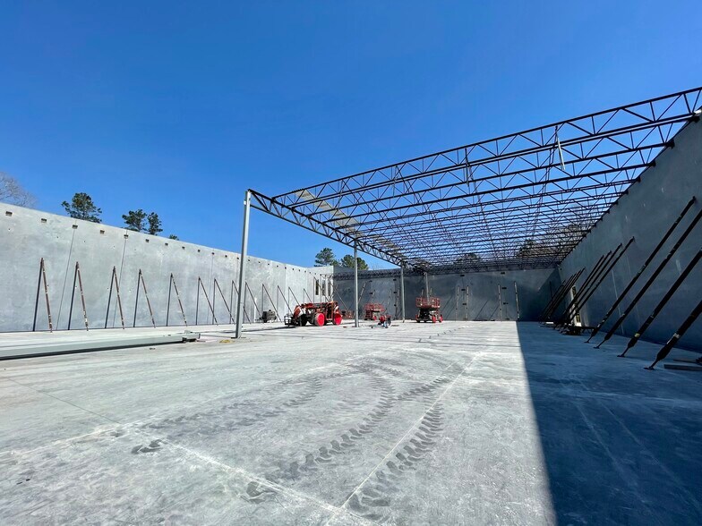 More Photos Of 8439 Palmetto Commerce Pky, Ladson Flex For Lease