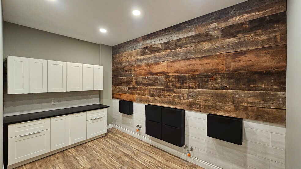 More Photos Of 658-662 King St W, Kingston General Retail For Sale