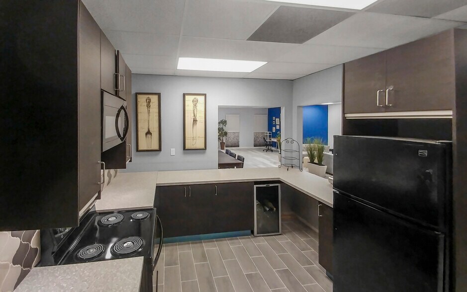 More Photos Of 2380 S Broadway, Denver Storefront Retail Office For Sale