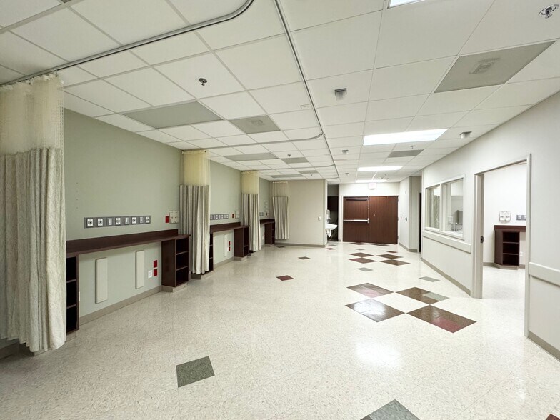 More Photos Of 200 Renaissance Way, Crockett Medical For Sale