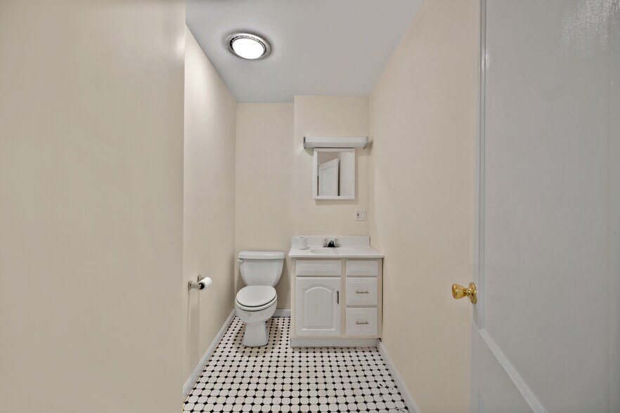 More Photos Of , Leonia General Retail For Sale