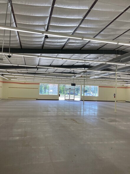 More Photos Of 44034 Highway 429, Saint Amant Freestanding For Lease