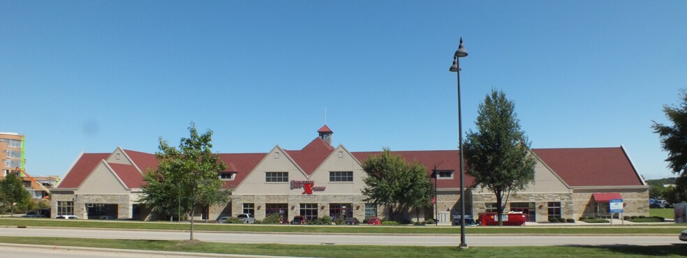 More Photos Of 1609 Landmark Dr, Cottage Grove Storefront Retail Office For Lease