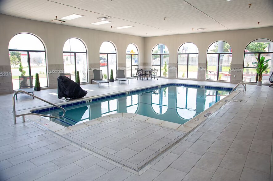 More Photos Of 2102 S Coulter St, Amarillo Hotel For Sale