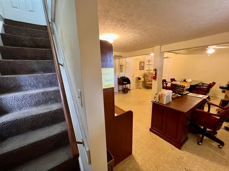More Photos Of 100 N Fifth St, Manchester Funeral Home For Sale