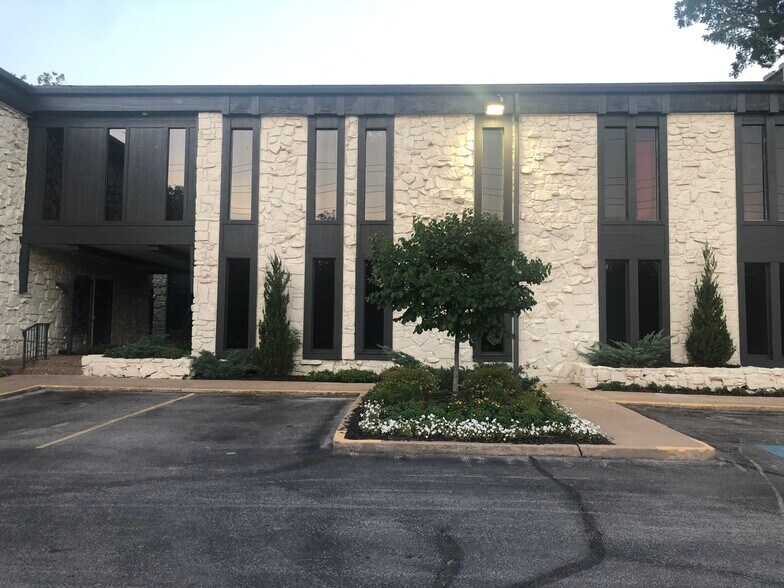 More Photos Of 5513-5539 S Lewis Ave, Tulsa Office For Lease