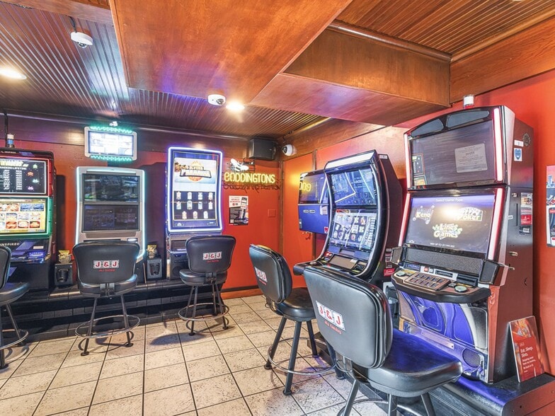 More Photos Of 5040 N 2nd St, Loves Park Restaurant For Sale