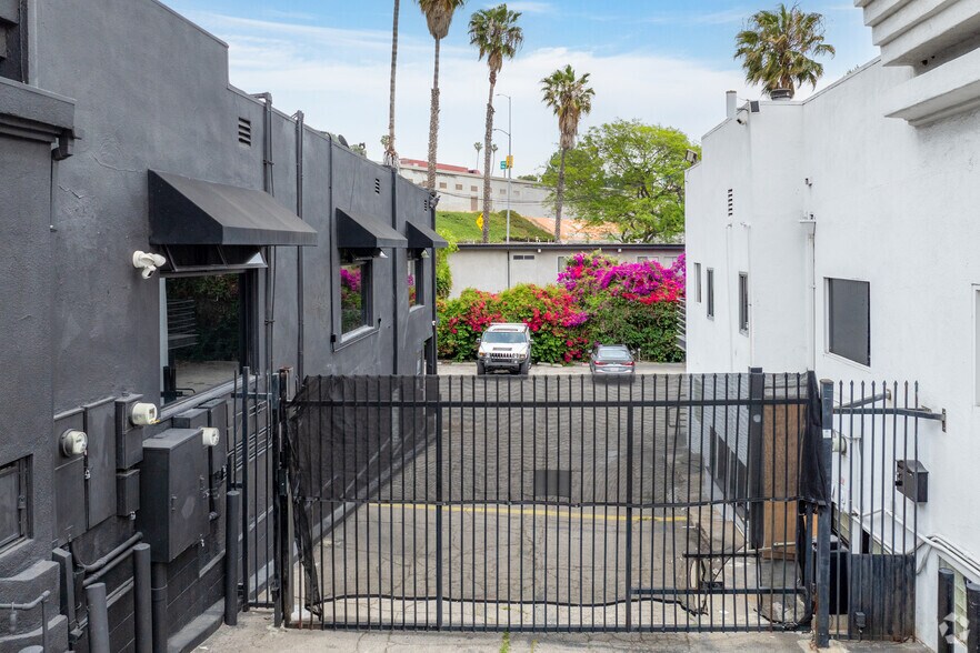 More Photos Of 1952 N Cahuenga Blvd, Los Angeles Movie Radio TVStudio For Lease