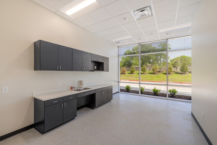 More Photos Of Mustang Court at DFW International Airport, Bldg 1, Grapevine Unknown For Lease