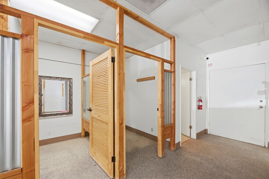 More Photos Of 1321-1345 E Thousand Oaks Blvd, Thousand Oaks Unknown For Lease