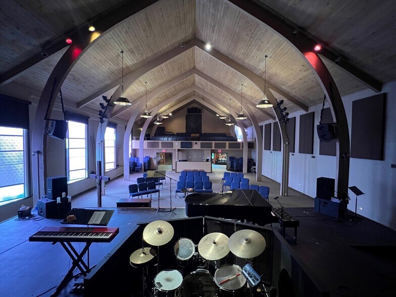More Photos Of 125 SW Miles St, Portland Religious Facility For Sale