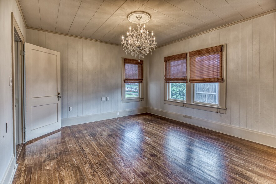 More Photos Of 404 W Main St, Bellville Office Residential For Sale