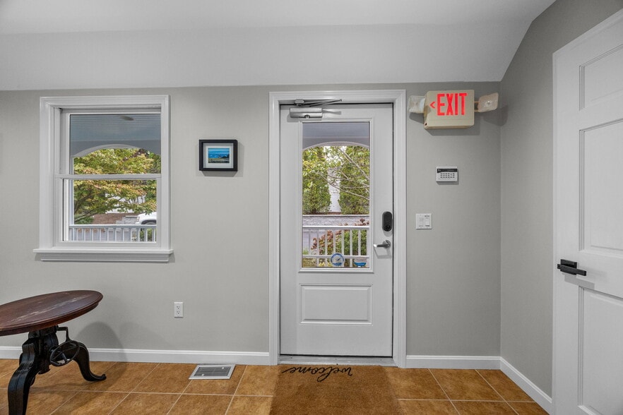 More Photos Of 29 West Rd, Orleans Office For Sale