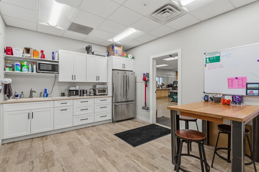 More Photos Of 850 Maple Ave, Holland Industrial For Sale