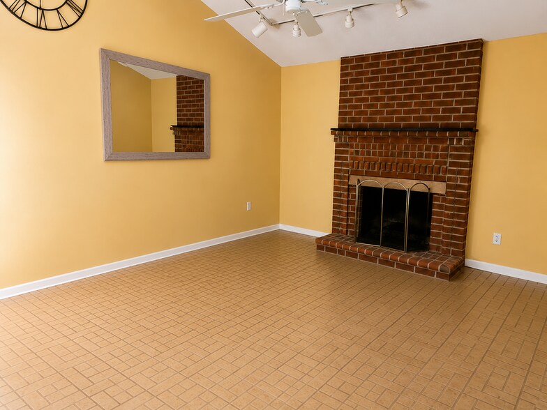 More Photos Of 1501 S US Highway 259, Henderson Office For Sale