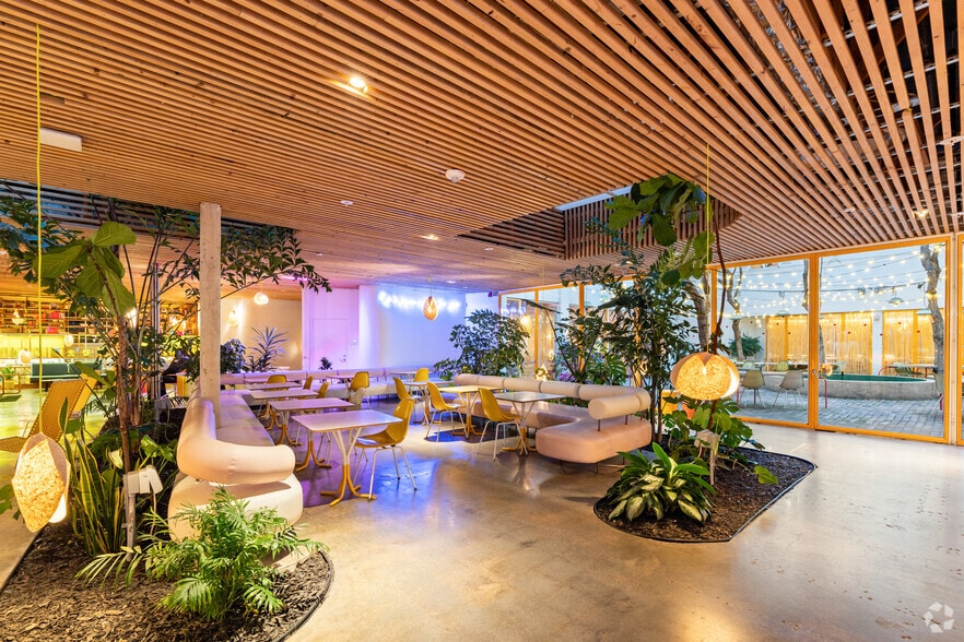 More Photos Of 1370 N St Andrews Pl, Los Angeles Office For Sale