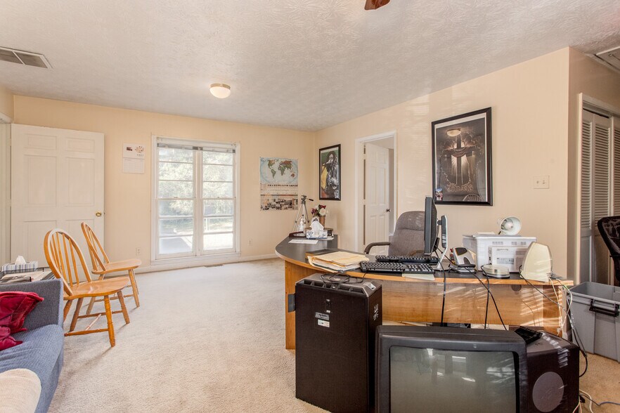 More Photos Of 1367 SW Highway 138, Riverdale Office For Sale