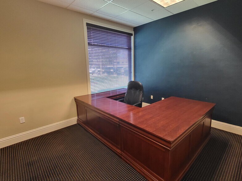 More Photos Of 1575 Pine Ridge Rd, Naples General Retail For Lease