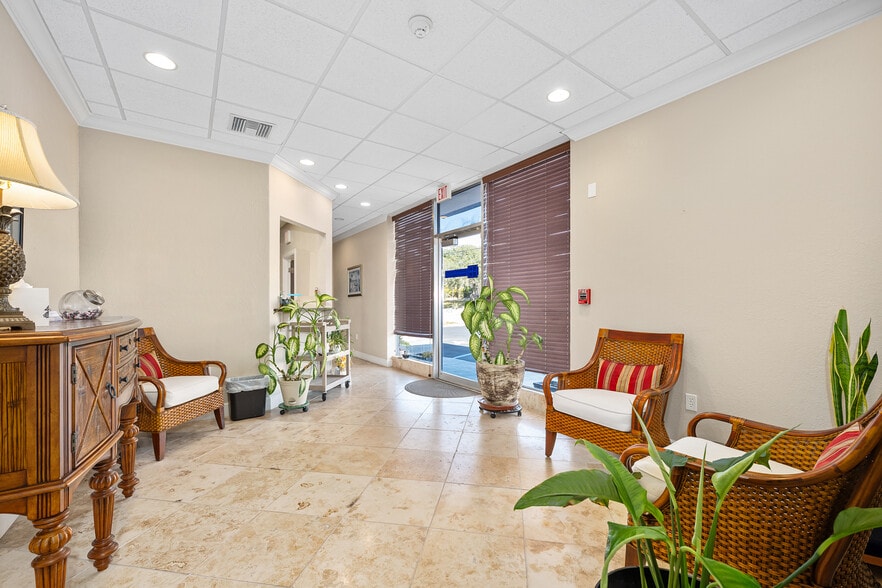 More Photos Of 37 S Halifax Ave, Daytona Beach Schools For Sale