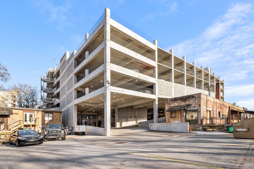 More Photos Of 325 N West Ave, Fayetteville General Retail For Lease