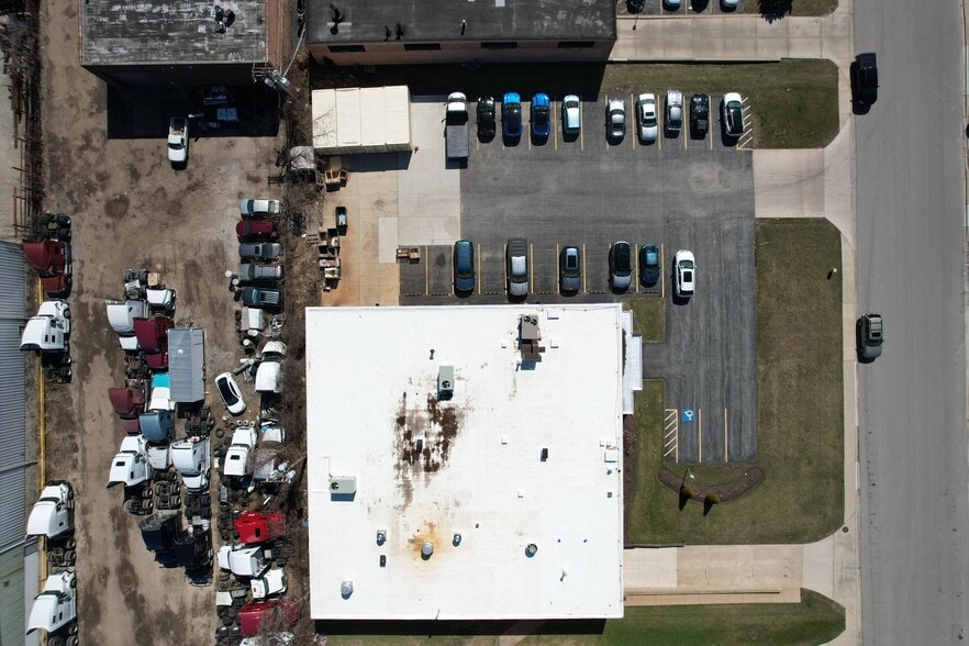 More Photos Of 825 Nicholas Blvd, Elk Grove Village Warehouse For Sale