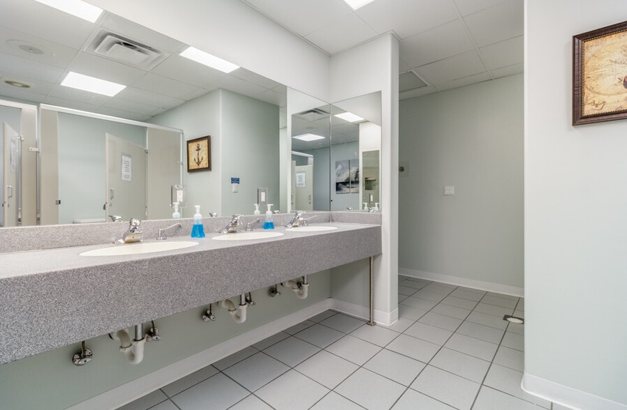 More Photos Of 6550 Pelican Dr, Osage Beach Marina For Sale