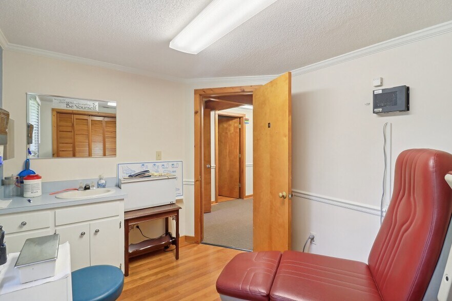 More Photos Of 1007 Carthage St, Sanford Medical For Sale