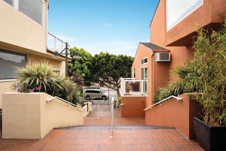 More Photos Of 1100 S Coast Hwy, Laguna Beach Medical For Lease