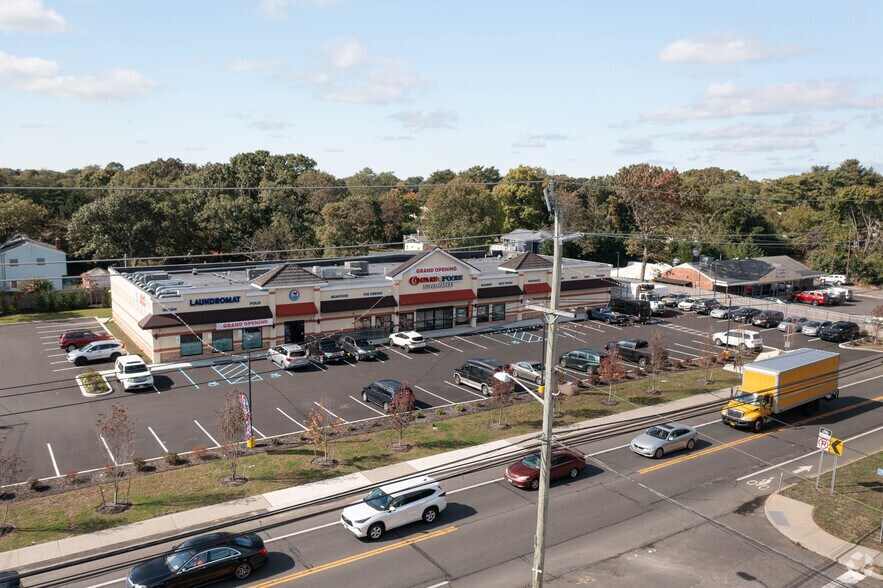 More Photos Of 1070 Islip Ave, Brentwood General Retail For Lease