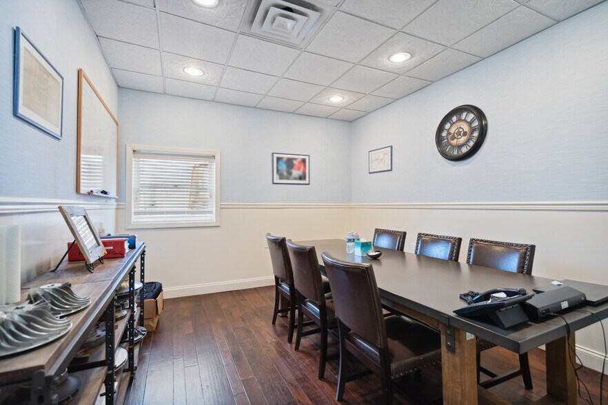 More Photos Of 83 Hampton Pl, Freeport Light Manufacturing For Sale