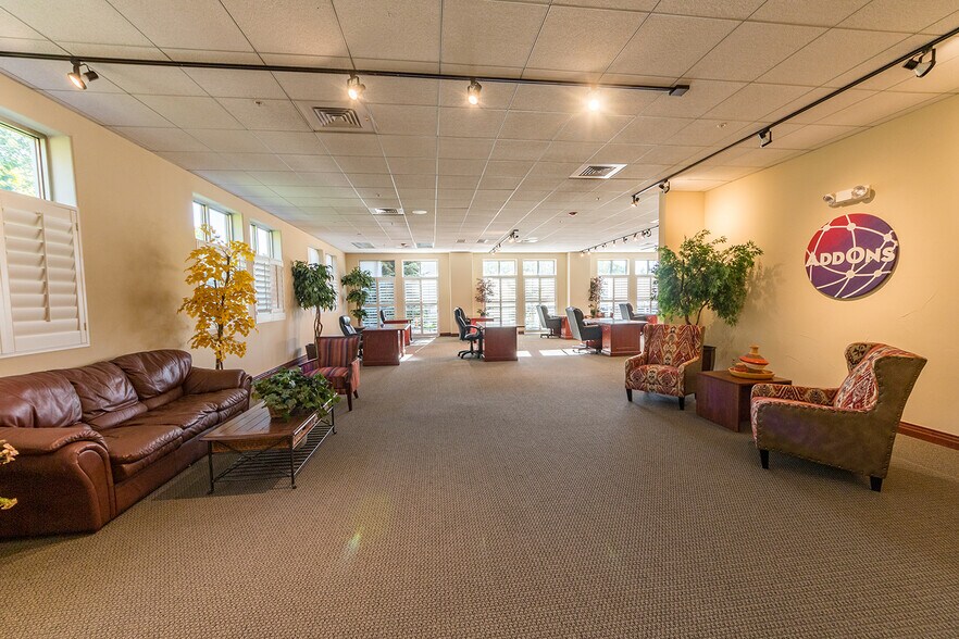 More Photos Of 8040 Southpark Ln, Littleton Office For Lease